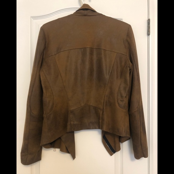 Tan faux suede short light jacket with gold zipper detail - Picture 2 of 3